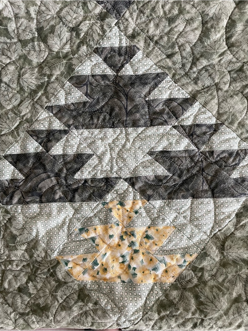 Handmade Quilt Pride of the Prairie Green Strawberries Cottagecore Cozy 55x45 - Picture 5 of 8